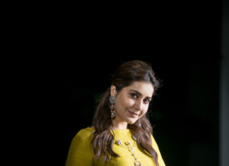 Actress Raashi Khanna latest pictures