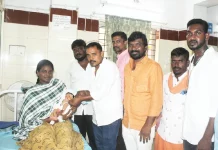 புரட்சித் தளபதி விஷால் அவர்களின் பிறந்தநாளை முன்னிட்டு குழந்தைகளுக்கு தங்க மோதிரம் !!!