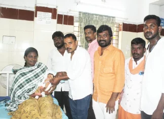 புரட்சித் தளபதி விஷால் அவர்களின் பிறந்தநாளை முன்னிட்டு குழந்தைகளுக்கு தங்க மோதிரம் !!!