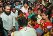 வீட்டில் பணியாற்றும் ஊழியரின் இல்லத் திருமணத்தில் கலந்து கொண்ட சீயான் விக்ரம் actor kamal haasan, Anirudh Ravichander, Chiyaan Vikram Latest, cobra songs, cobra trailer, cora teaser, corbra tamil songs, happy birthday kamal haasan, ikamalhaasan, kamal, kamal haasan vikram title teaser, latest songs in tamil, latest tamil movies, latest video songs tamil, lokesh kanagaraj, lokesh kanagaraj kamal haasan, songs in tamil, Vikram, vikram 2020 movie, vikram daughter photos, vikram family photos, vikram kamal movie, vikram son photos, vikram title teaser, vikram vikram tamil songs,வீட்டில் பணியாற்றும் ஊழியரின் இல்லத் திருமணத்தில் கலந்து கொண்ட சீயான் விக்ரம்,Thamizhpadam,Kollywood Latest,Tamil Film News 2022, Kollywood Movie Updates,Latest Tamil Movies News,