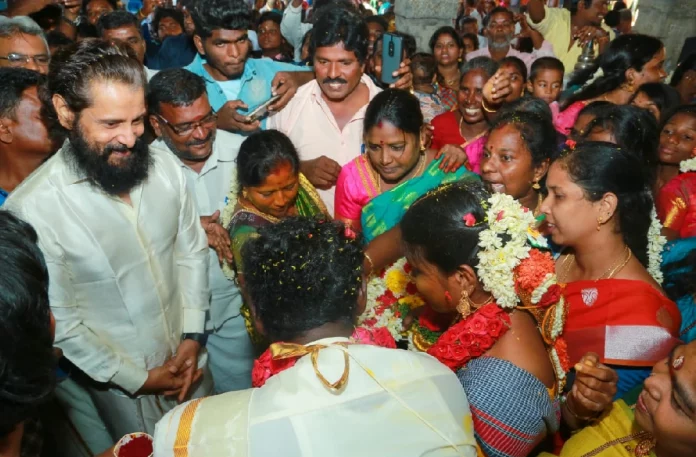 actor kamal haasan, Anirudh Ravichander, Chiyaan Vikram Latest, cobra songs, cobra trailer, cora teaser, corbra tamil songs, happy birthday kamal haasan, ikamalhaasan, kamal, kamal haasan vikram title teaser, latest songs in tamil, latest tamil movies, latest video songs tamil, lokesh kanagaraj, lokesh kanagaraj kamal haasan, songs in tamil, Vikram, vikram 2020 movie, vikram daughter photos, vikram family photos, vikram kamal movie, vikram son photos, vikram title teaser, vikram vikram tamil songs,வீட்டில் பணியாற்றும் ஊழியரின் இல்லத் திருமணத்தில் கலந்து கொண்ட சீயான் விக்ரம்,Thamizhpadam,Kollywood Latest,Tamil Film News 2022, Kollywood Movie Updates,Latest Tamil Movies News,