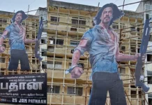 ஷாரூக் கானின் பதான் திரைப்படத்திற்கு பிரமாண்ட கட் அவுட் வைத்து கொண்டாடும் ரசிகர்கள் !!