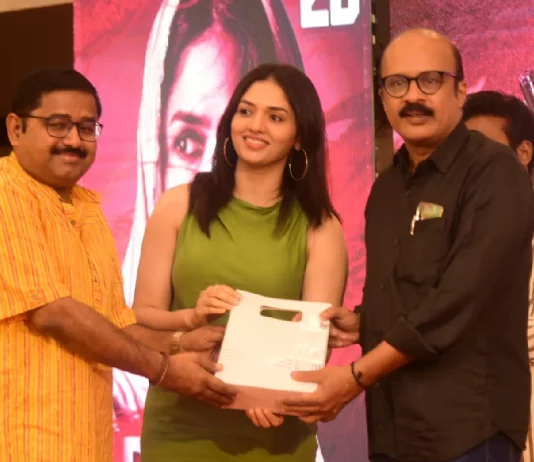 ரெஜினா படத்தை தயாரித்து இசை அமைத்துள்ளார், சதிஷ் நாயர்