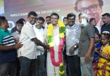 இந்த ஆண்டு பொங்கல் விழாவை உசிலம்பட்டி கிராம மக்கள் & குழந்தைங்களுடன் கொண்டாடிய இசையமைப்பாளர் D. இமான் !!