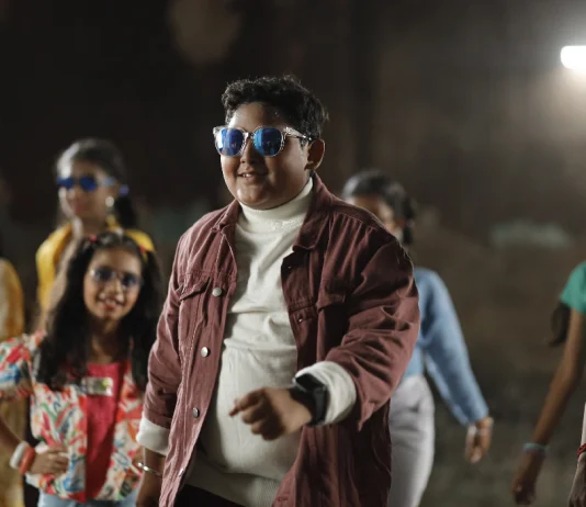 Sofa Boy கலக்கும் “ஸ்கூல் லீவ் விட்டாச்சு” ஆல்பம் பாடல் !!